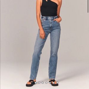 Abercrombie - 90’s Ultra High Rise Straight Jean 8L